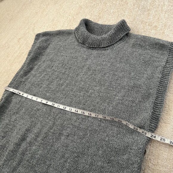 Handmade Gray Chunky Knit Turtleneck Sleeveless Sweater - Picture 5 of 8